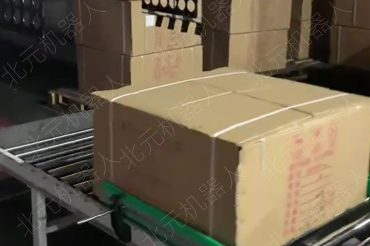 箱裝物料自動(dòng)碼垛，堆垛機(jī)器人