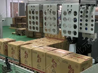 食用油行業(yè)碼垛，立柱式碼垛機(jī)器人